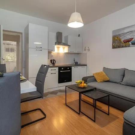 Apartamento Mirella 20 M From The Sea - Free Parking *