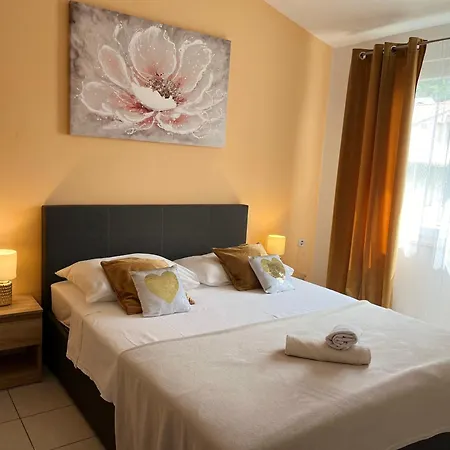 Mirella 20 M From The Sea - Free Parking 公寓 *