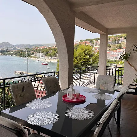 公寓 Mirella 20 M From The Sea - Free Parking