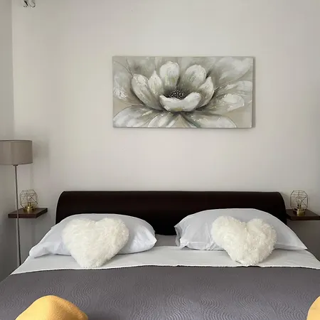 Mirella 20 M From The Sea - Free Parking Apartamento