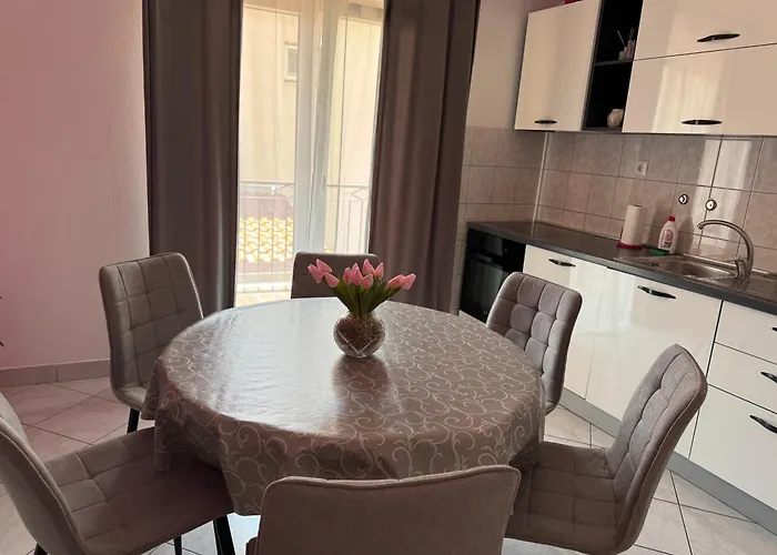 Mirella 20 M From The Sea - Free Parking Apartamento Trogir