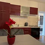 Mirella 20 M From The Sea - Free Parking דירה