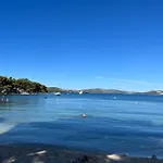 アパート Mirella 20 M From The Sea - Free Parking トロギール