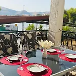 Mirella 20 M From The Sea - Free Parking דירה *