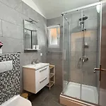 アパート Mirella 20 M From The Sea - Free Parking *