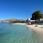 アパート Mirella 20 M From The Sea - Free Parking トロギール