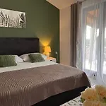 Mirella 20 M From The Sea - Free Parking アパート