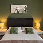 Apartament Mirella 20 M From The Sea - Free Parking