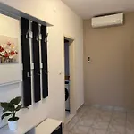 Mirella 20 M From The Sea - Free Parking アパート
