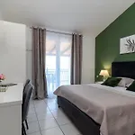 Mirella 20 M From The Sea - Free Parking Apartament