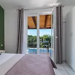 Apartament Mirella 20 M From The Sea - Free Parking