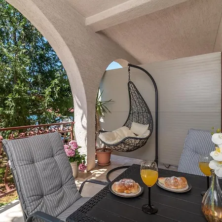 Mirella 20 M From The Sea - Free Parking Апартаменты