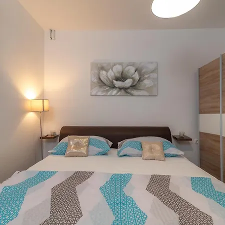 Mirella 20 M From The Sea - Free Parking * Trogir