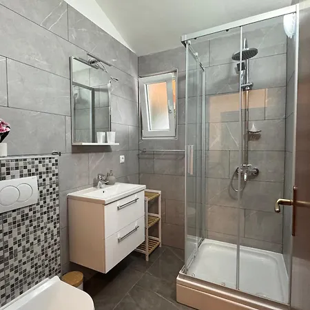 Apartamento Mirella 20 M From The Sea - Free Parking *