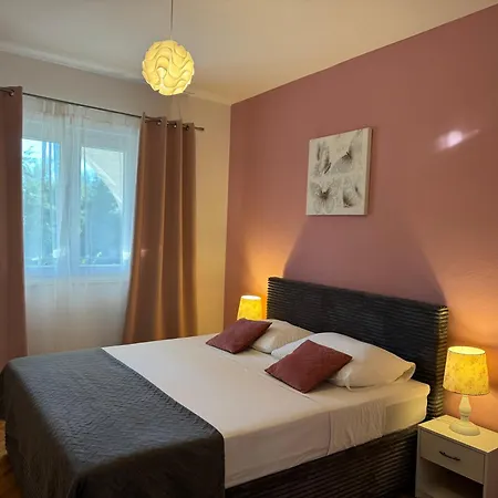 Mirella Apartment *