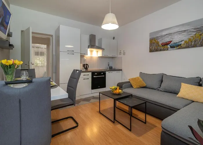 Διαμέρισμα Mirella 20 M From The Sea - Free Parking *