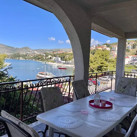 Mirella 20 M From The Sea - Free Parking דירה טרוגיר