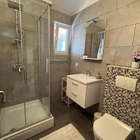 דירה Mirella 20 M From The Sea - Free Parking טרוגיר