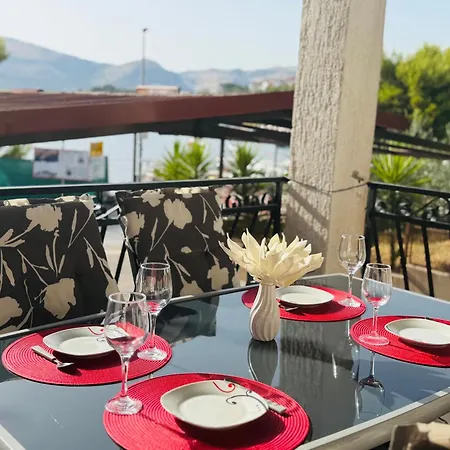 Mirella 20 M From The Sea - Free Parking דירה *