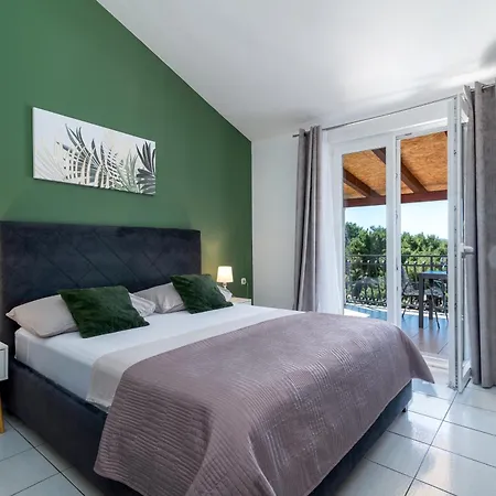 Mirella 20 M From The Sea - Free Parking Apartamento Trogir